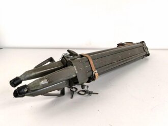 Gestell für optisches Gerät. Markiert " AST 1" Nicht ausgezogene Gesamthöhe 96cm, Zapfendurchmesser 17mm