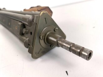 Gestell für optisches Gerät. Markiert " AST 1" Nicht ausgezogene Gesamthöhe 96cm, Zapfendurchmesser 17mm