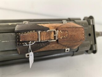 Gestell für optisches Gerät. Markiert " AST 1" Nicht ausgezogene Gesamthöhe 96cm, Zapfendurchmesser 17mm