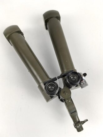 Scherenfernrohr 14 Z, Hergestellt von Carl Zeiss Jena. Gute Optik, Verstellringe gängig, deutliche Strichplatte. Neuzeitlich überlackiert