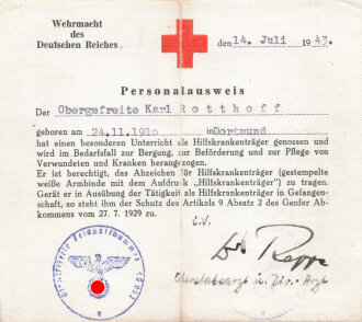 Personalausweis Rotes Kreuz "Trageberechtigung des Abzeichen Hilfskrankenträger", datiert 1943, Stoff