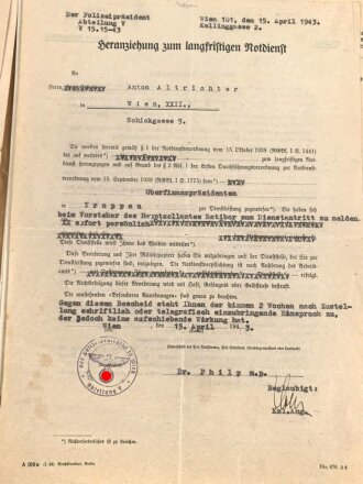 Ordner voller Dokument und Papiere eines Angehörigen der Feldgendarmerieeinheit der Feldkommandantur 787