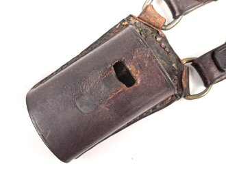 Dunkelbrauner Koppelschuh, wohl für eine forstliche Blankwaffe