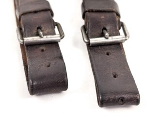 Dunkelbrauner Koppelschuh, wohl für eine forstliche Blankwaffe