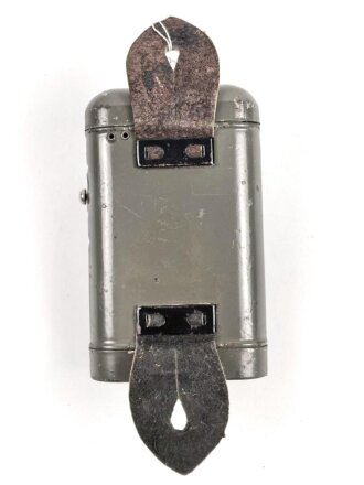 Taschenlampe ohne Bezeichnung, Originallack, Funktion nicht geprüft, vermutlich aus der Zeit des 1. Weltkrieg