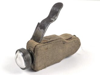 Dynamo Taschenlampe ohne Bezeichnung, Originallack, Funktion nicht geprüft, vermutlich aus der Zeit des 1. Weltkrieg