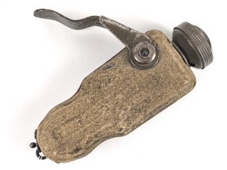 Dynamo Taschenlampe ohne Bezeichnung, Originallack, Funktion nicht geprüft, vermutlich aus der Zeit des 1. Weltkrieg