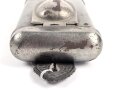 Taschenlampe ohne Bezeichnung, Originallack, Funktion nicht geprüft, vermutlich aus der Zeit des 1. Weltkrieg