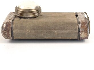Taschenlampe ohne Bezeichnung, Originallack, Funktion nicht geprüft, vermutlich aus der Zeit des 1. Weltkrieg
