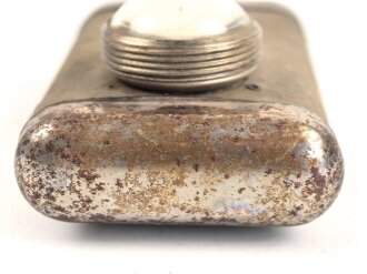 Taschenlampe ohne Bezeichnung, Originallack, Funktion nicht geprüft, vermutlich aus der Zeit des 1. Weltkrieg
