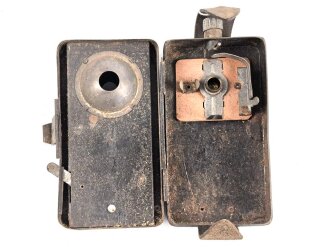 Taschenlampe Pertrix 678, schwarzer Originallack, blaue Vorschiebeblende, wohl für Luftschutz. Funktion nicht geprüft