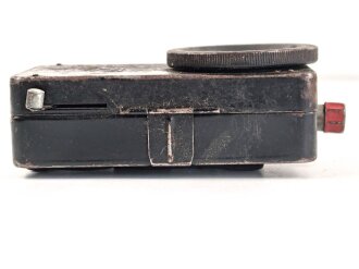 Taschenlampe Pertrix 678, schwarzer Originallack, blaue Vorschiebeblende, wohl für Luftschutz. Funktion nicht geprüft