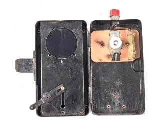 Taschenlampe Pertrix 678, schwarzer Originallack, blaue Vorschiebeblende, wohl für Luftschutz. Funktion nicht geprüft