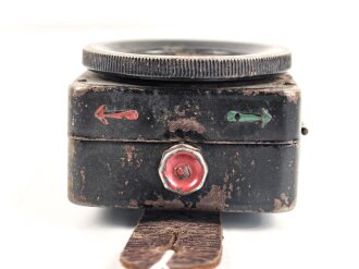 Taschenlampe Pertrix 678, schwarzer Originallack, blaue Vorschiebeblende, wohl für Luftschutz. Funktion nicht geprüft