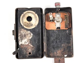 Taschenlampe Pertrix 678, schwarzer Originallack, blaue Vorschiebeblende, wohl für Luftschutz. Funktion nicht geprüft