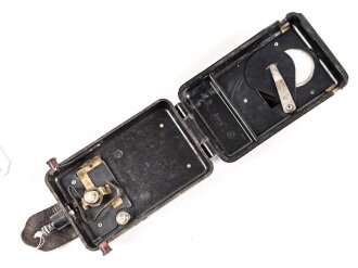 Taschenlampe "Berker" aus brauner Preßmasse.Ungereinigt. UnvollständigFunktion nicht geprüft
