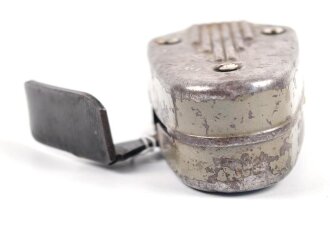 Dynamo Taschenlampe Wehrmacht, Gefertigt in Holland unter deutscher Besatzung. Funktioniert, Feststellhebel fehlt