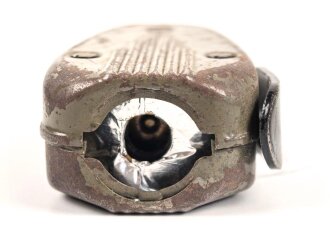 Dynamo Taschenlampe Wehrmacht, Gefertigt in Holland unter deutscher Besatzung.  Birnchen und abdeckung fehlt, Funktion nicht geprüft