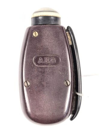 Dynamo Taschenlampe aus brauner Preßmasse. Hersteller "AEG" Funktioniert