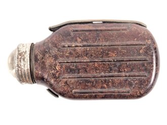 Dynamo Taschenlampe aus brauner Preßmasse. Modell der Gebrüder Schmidt, aus Zella-Mehlis. Funktioniert