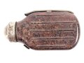 Dynamo Taschenlampe aus brauner Preßmasse. Modell der Gebrüder Schmidt, aus Zella-Mehlis. Funktioniert