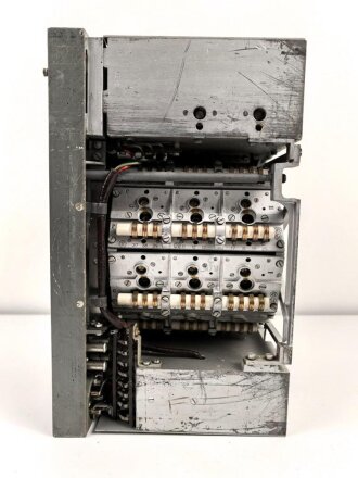 Tornister Empänger Berta ,Sonderausführung  " Spez. 976 BS" datiert 1941.  Gehäuse überlackiert, Frontplatte Originallack. Funktion nicht geprüft