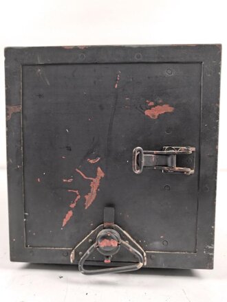 Tornister Empänger Berta ,Sonderausführung  " Spez. 976 BS" datiert 1941.  Gehäuse überlackiert, Frontplatte Originallack. Funktion nicht geprüft