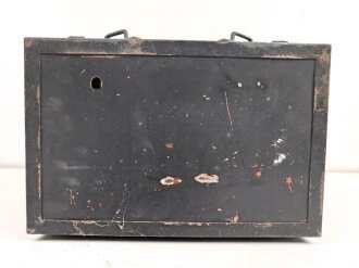 Tornister Empänger Berta ,Sonderausführung  " Spez. 976 BS" datiert 1941.  Gehäuse überlackiert, Frontplatte Originallack. Funktion nicht geprüft