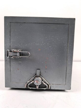 Tornister Empänger Berta ,Sonderausführung  " Spez. 976 BS" datiert 1941.  Gehäuse überlackiert, Frontplatte Originallack. Funktion nicht geprüft