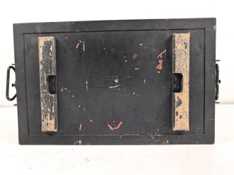 Tornister Empänger Berta ,Sonderausführung  " Spez. 976 BS" datiert 1941.  Gehäuse überlackiert, Frontplatte Originallack. Funktion nicht geprüft