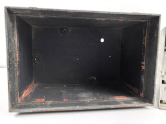 Tornister Empänger Berta ,Sonderausführung  " Spez. 976 BS" datiert 1941.  Gehäuse überlackiert, Frontplatte Originallack. Funktion nicht geprüft