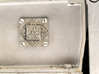 Tornister Empänger Berta ,Sonderausführung  " Spez. 976 BS" datiert 1941.  Gehäuse überlackiert, Frontplatte Originallack. Funktion nicht geprüft