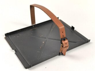 Einschub für die Anodenbatterie im...