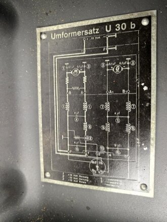 Umformer U.30 b der Wehrmacht. Baujahr 1944. Neuzeitlich lackiert, Funktion nicht geprüft