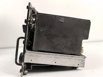 Prüfgerät für Feldfunkgeräte b "WPrG Fu b"  Wehrmacht, datiert 1944. Extrem selten, mit ist kein weiteres Gerät bekannt. Originallck, Funktion nicht geprüft