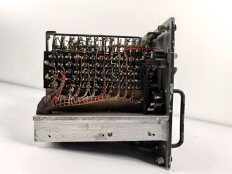 Prüfgerät für Feldfunkgeräte b "WPrG Fu b"  Wehrmacht, datiert 1944. Extrem selten, mit ist kein weiteres Gerät bekannt. Originallck, Funktion nicht geprüft