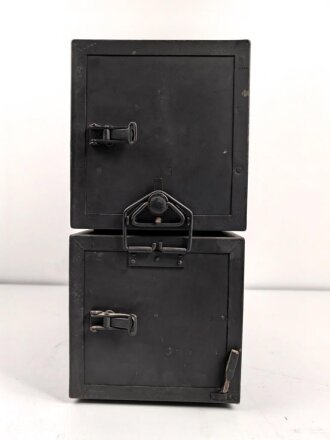 Prüfgerät für Feldfunkgeräte b "WPrG Fu b"  Wehrmacht, datiert 1944. Extrem selten, mit ist kein weiteres Gerät bekannt. Originallck, Funktion nicht geprüft