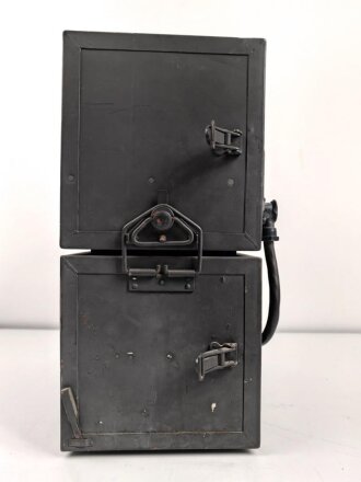 Prüfgerät für Feldfunkgeräte b "WPrG Fu b"  Wehrmacht, datiert 1944. Extrem selten, mit ist kein weiteres Gerät bekannt. Originallck, Funktion nicht geprüft