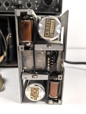 Prüfgerät für Feldfunkgeräte b "WPrG Fu b"  Wehrmacht, datiert 1944. Extrem selten, mit ist kein weiteres Gerät bekannt. Originallck, Funktion nicht geprüft