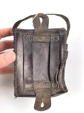Batteriebetriebene Lampe in Lederetui, vermutlich Reichsbahn. Funktion nicht geprüft, Maße etwa 10 x 11 x 7cm