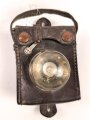 Batteriebetriebene Lampe in Lederetui, vermutlich Reichsbahn. Funktion nicht geprüft, Maße etwa 10 x 11 x 7cm