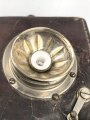 Batteriebetriebene Lampe in Lederetui, vermutlich Reichsbahn. Funktion nicht geprüft, Maße etwa 10 x 11 x 7cm