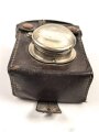 Batteriebetriebene Lampe in Lederetui, vermutlich Reichsbahn. Funktion nicht geprüft, Maße etwa 10 x 11 x 7cm