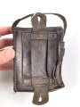 Batteriebetriebene Lampe in Lederetui, vermutlich Reichsbahn. Funktion nicht geprüft, Maße etwa 10 x 11 x 7cm