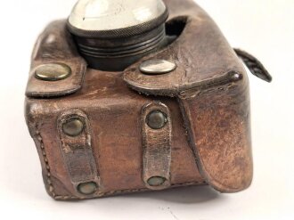 Batteriebetriebene Lampe in Lederetui, vermutlich...
