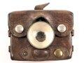 Batteriebetriebene Lampe in Lederetui, vermutlich Reichsbahn. Funktion nicht geprüft, Maße etwa 9 x 12 x 8cm