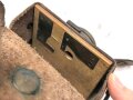 Batteriebetriebene Lampe in Lederetui, vermutlich Reichsbahn. Funktion nicht geprüft, Maße etwa 9 x 12 x 8cm