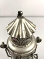 Kriegsmarine, Laterne aus Leichtmetall. Gesamthöhe etwa 38cm, aufwendige Konstruktion mit Nachschiebevorrichtung für eine Kerze. Guter Gesamtzustand