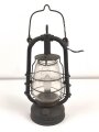 Laterne "Feuerhand Nr. 20" Ungereinigt, Originallack, Höhe ohne Griff etwa 38cm. Eigenmächtig elektrifiziert, sicherlich leicht rückbaubar