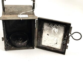 Eisenblechlaterne "Elektomechanische Industrie GmbH Berlin" Originallack, Maße ohne Griff etwa 10 x 13 x 9cm